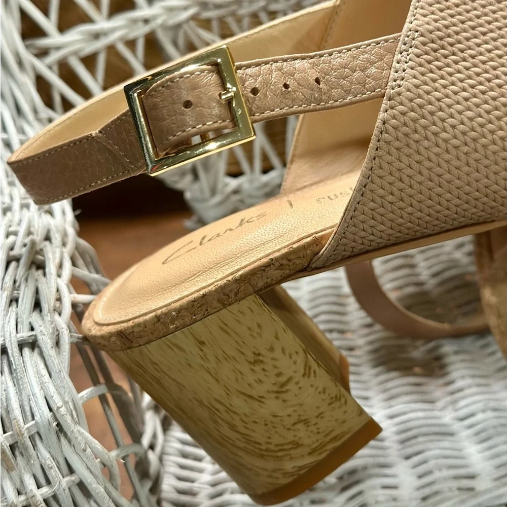 Clarks Women's Beige and Brown Sandals - Picture 4 of 10